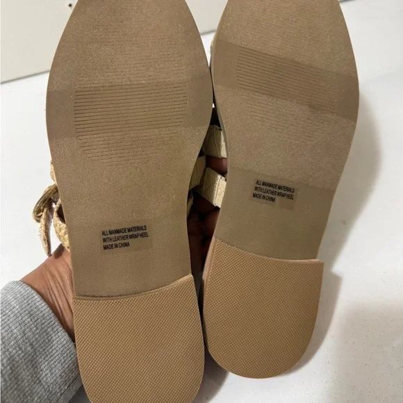 DV by Dolce Vita Women's Tan Woven Sandals in new conditions - Picture 10 of 14